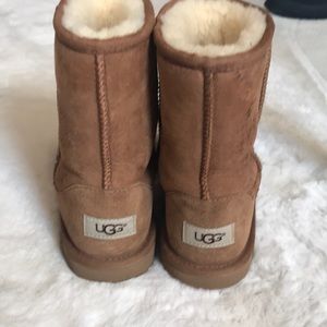 UGG classic short water resistant boots size 5 SOLD